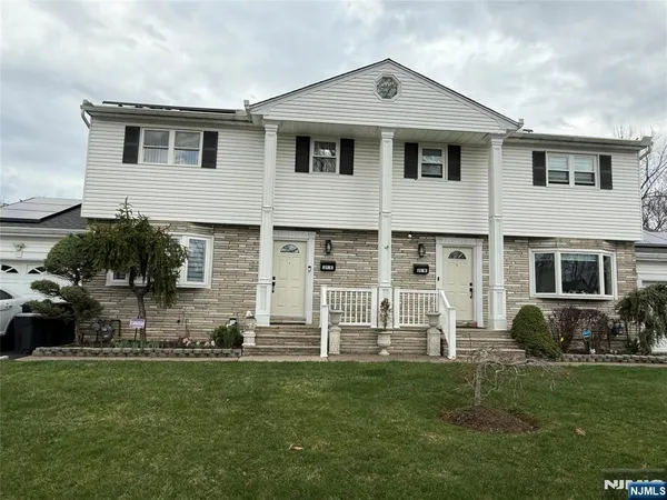 $799,900 | 21 A Millar Court, Paramus, NJ 07652