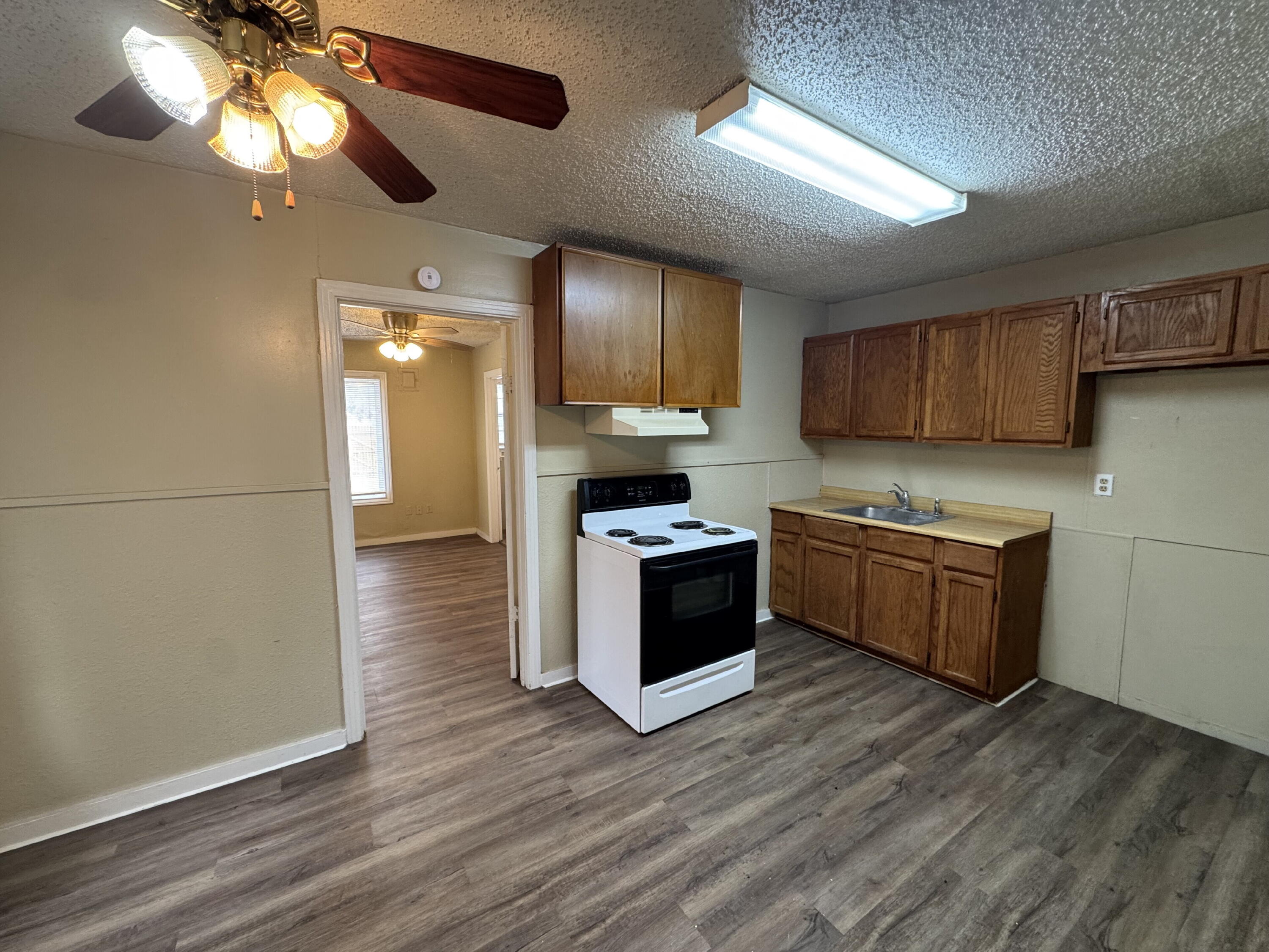 3007 39th Street, Unit A Lubbock, TX 79413 - Photo 3 of 5 IMG_5972
