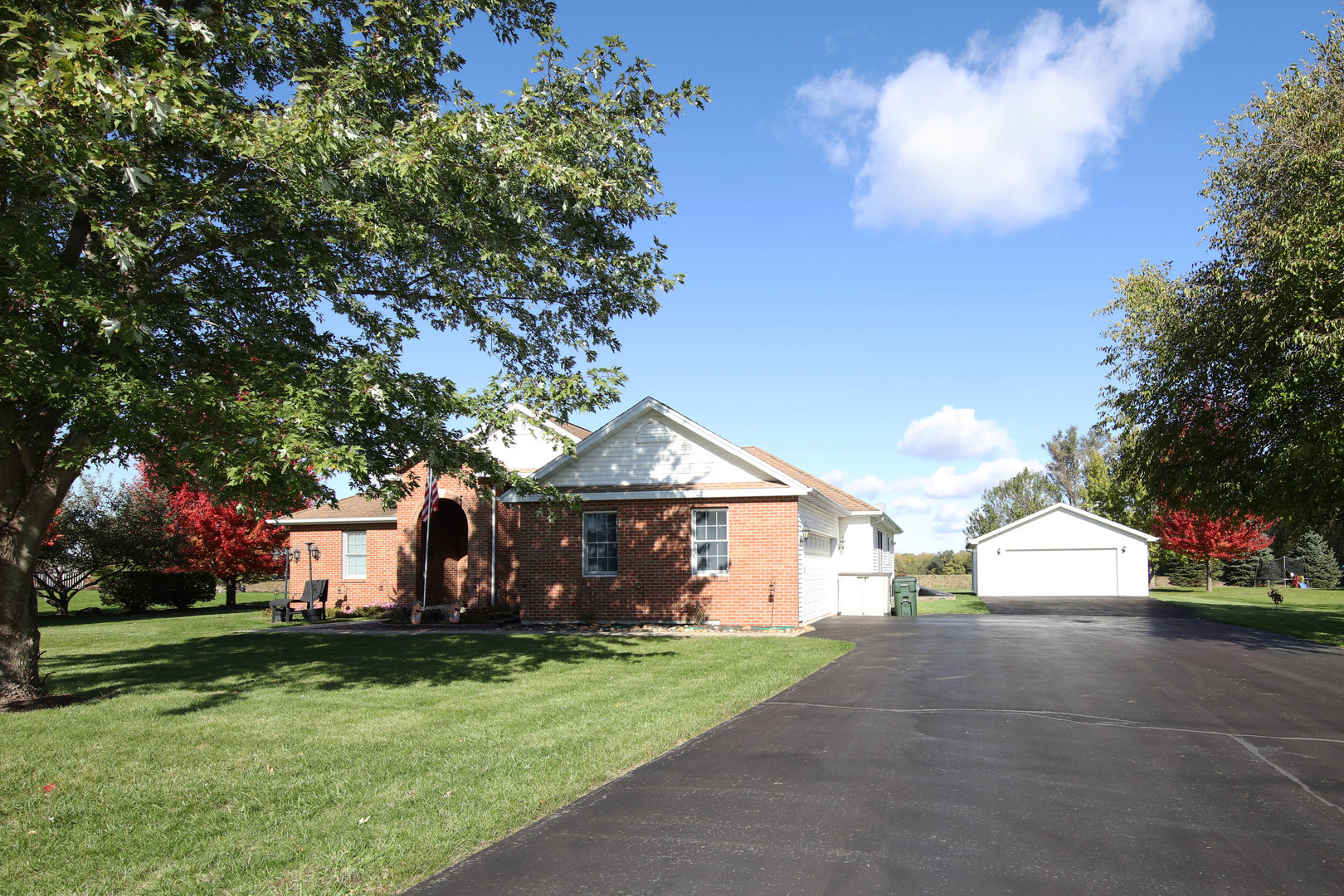700 East Southmor Road Morris, IL 60450 - Photo 2 of 22 a front view of a house with a garden and trees
