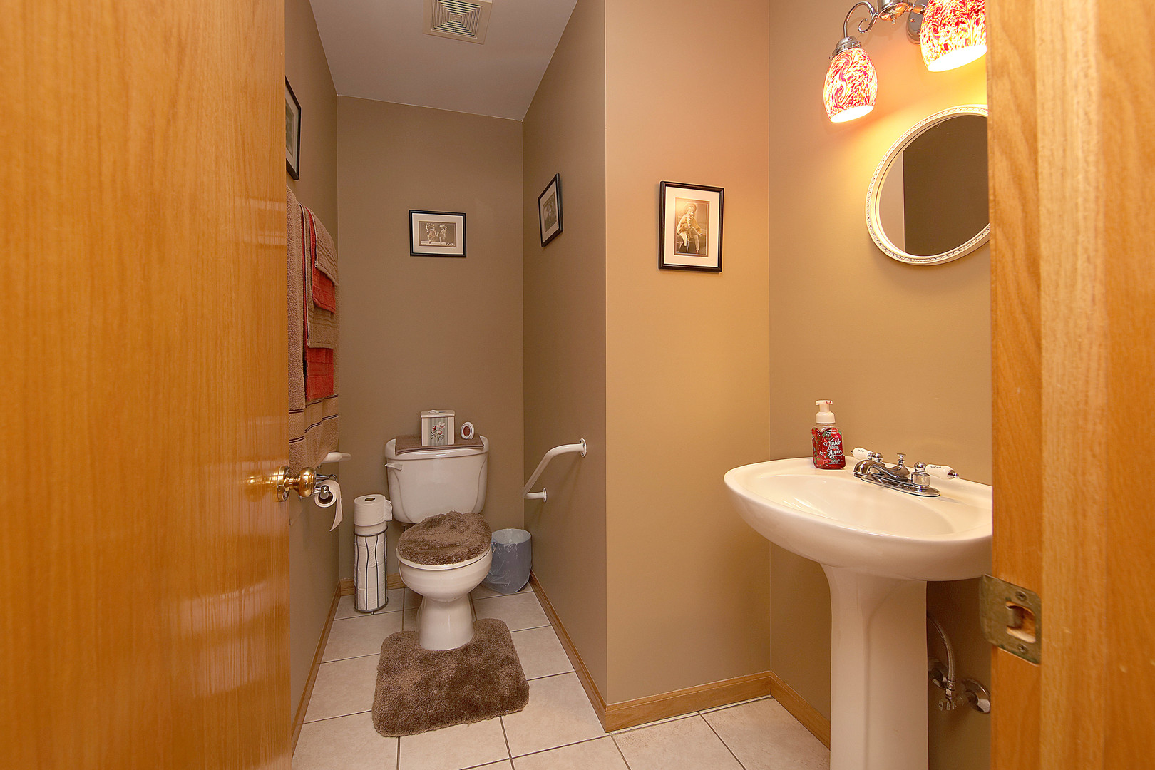 700 East Southmor Road Morris, IL 60450 - Photo 11 of 22 a bathroom with a sink mirror and toilet