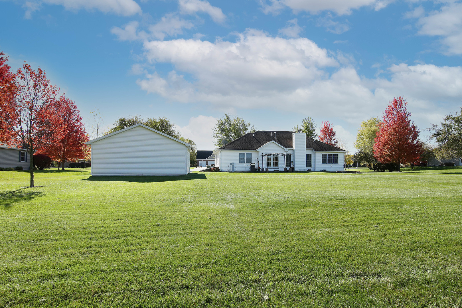 700 East Southmor Road Morris, IL 60450 - Photo 22 of 22 a front view of house with yard and trees