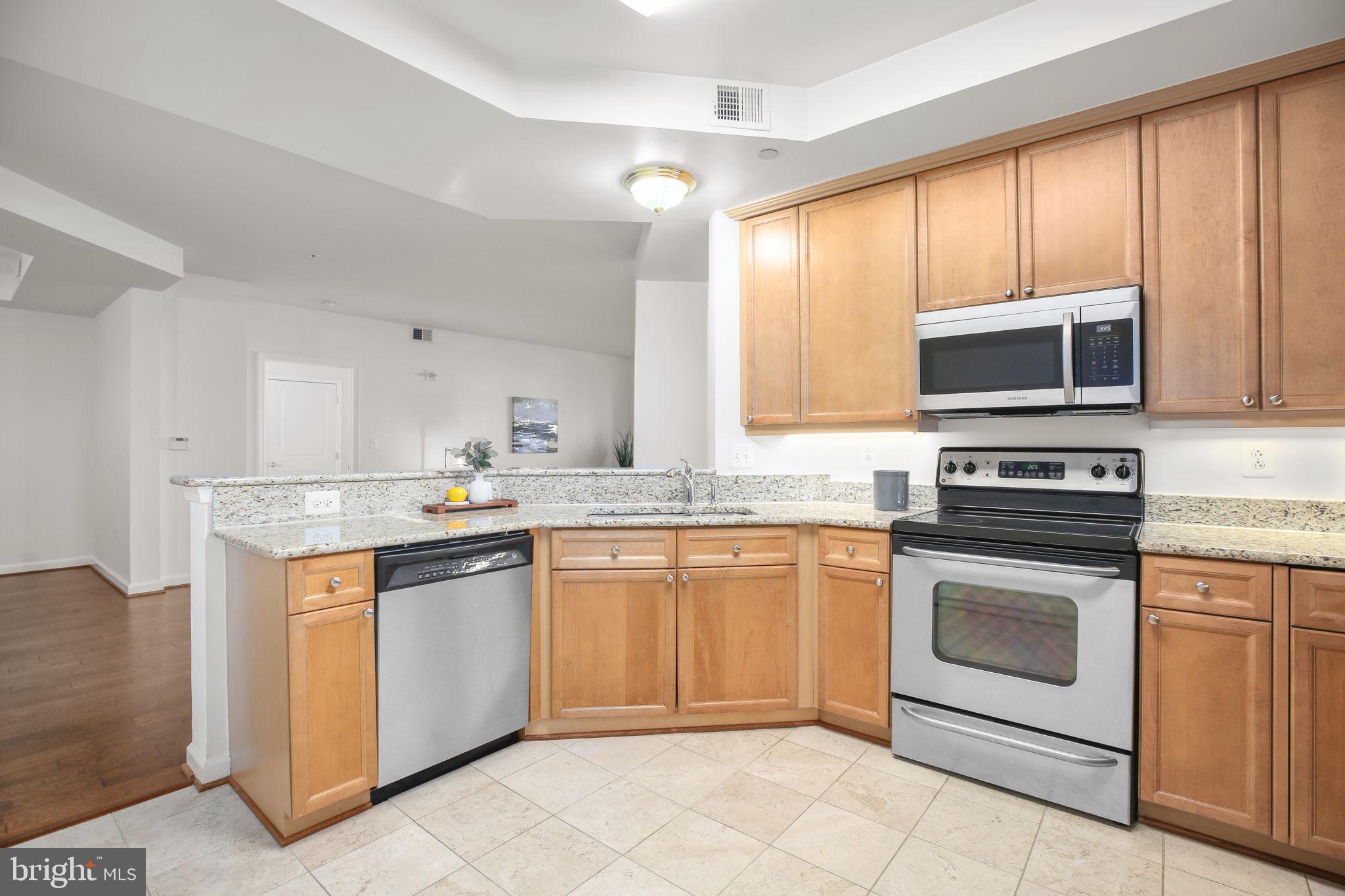 485 Harbor Side Street, Unit 405 Woodbridge, VA 22191 - Photo 12 of 49