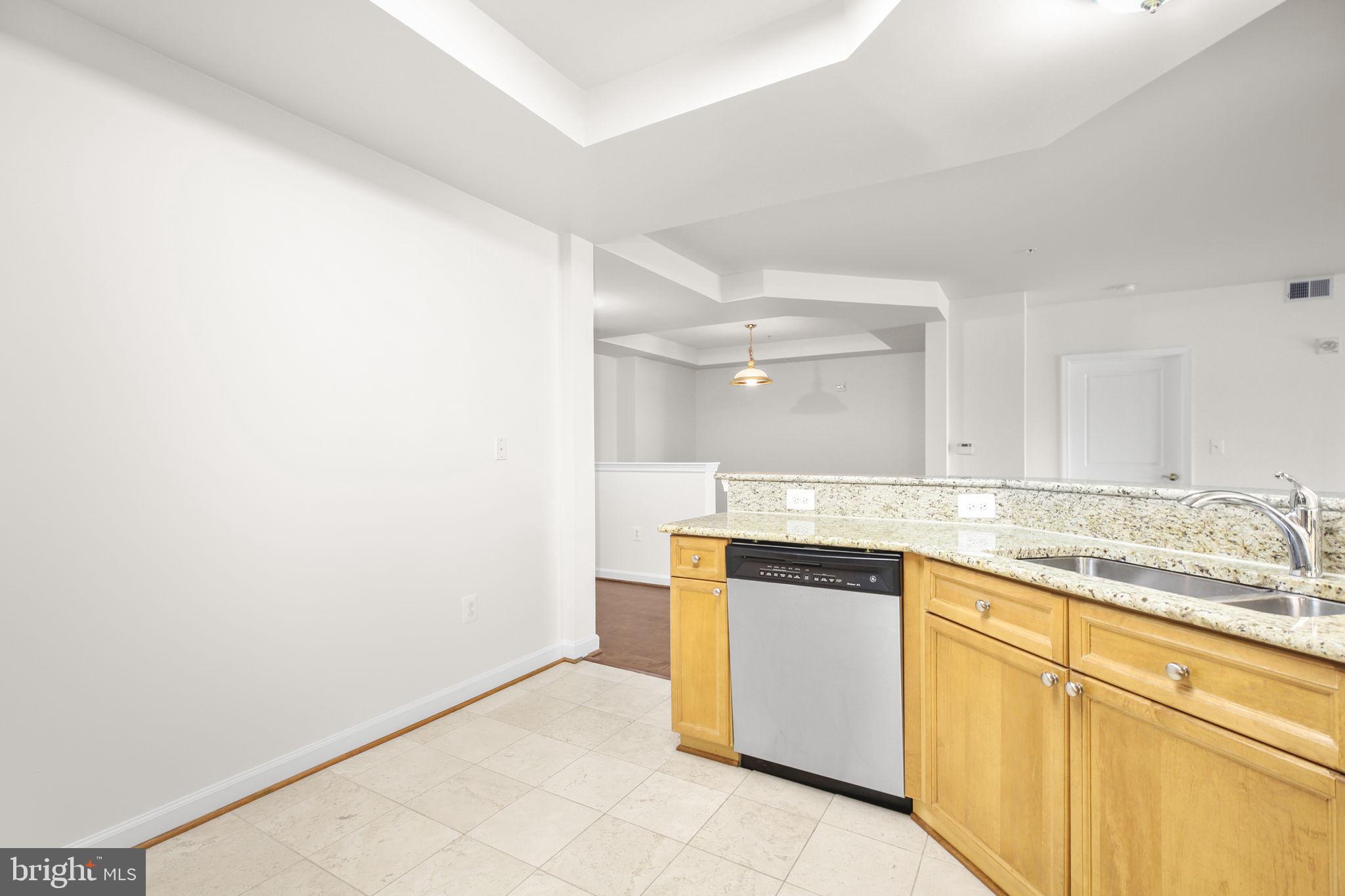 485 Harbor Side Street, Unit 405 Woodbridge, VA 22191 - Photo 13 of 49