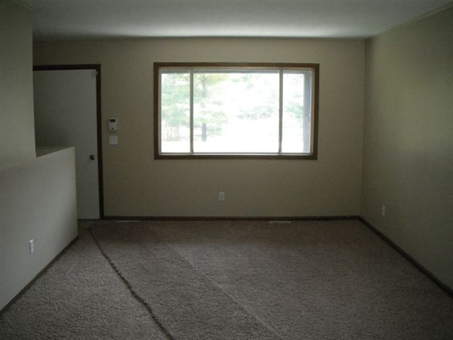 80 South Richman Road St. Clair, MI 48079 - Photo 6 of 20 31028133-5.JPG