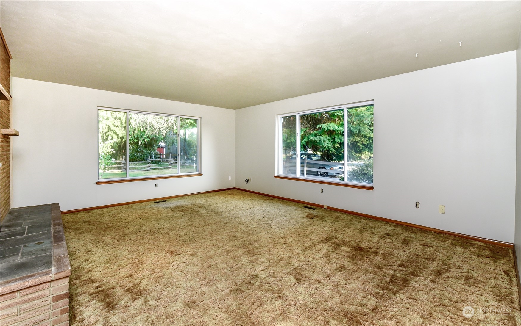272 Hinkleman Road Buckley, WA 98321 - Photo 14 of 37 an empty room with windows