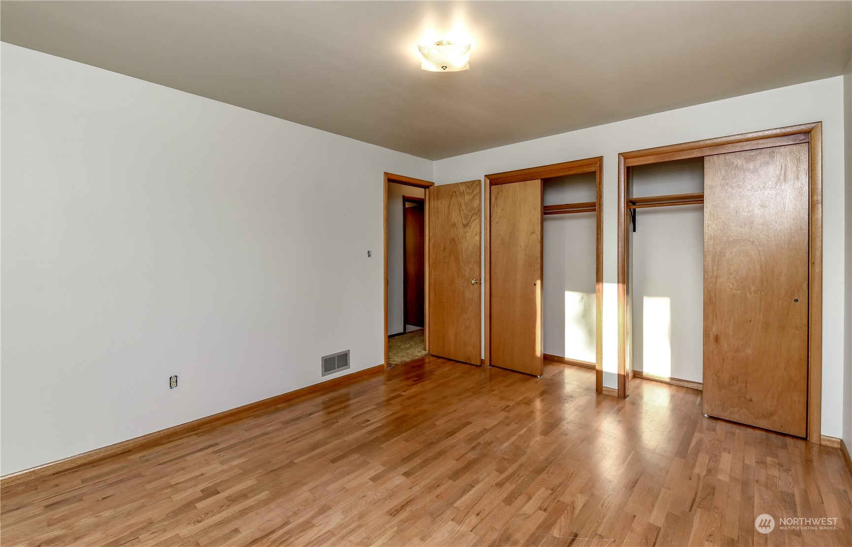 272 Hinkleman Road Buckley, WA 98321 - Photo 21 of 37 an empty room with wooden floor and windows