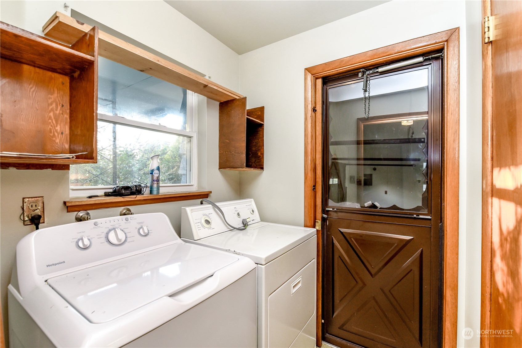 272 Hinkleman Road Buckley, WA 98321 - Photo 25 of 37 a utility room with dryer and washer