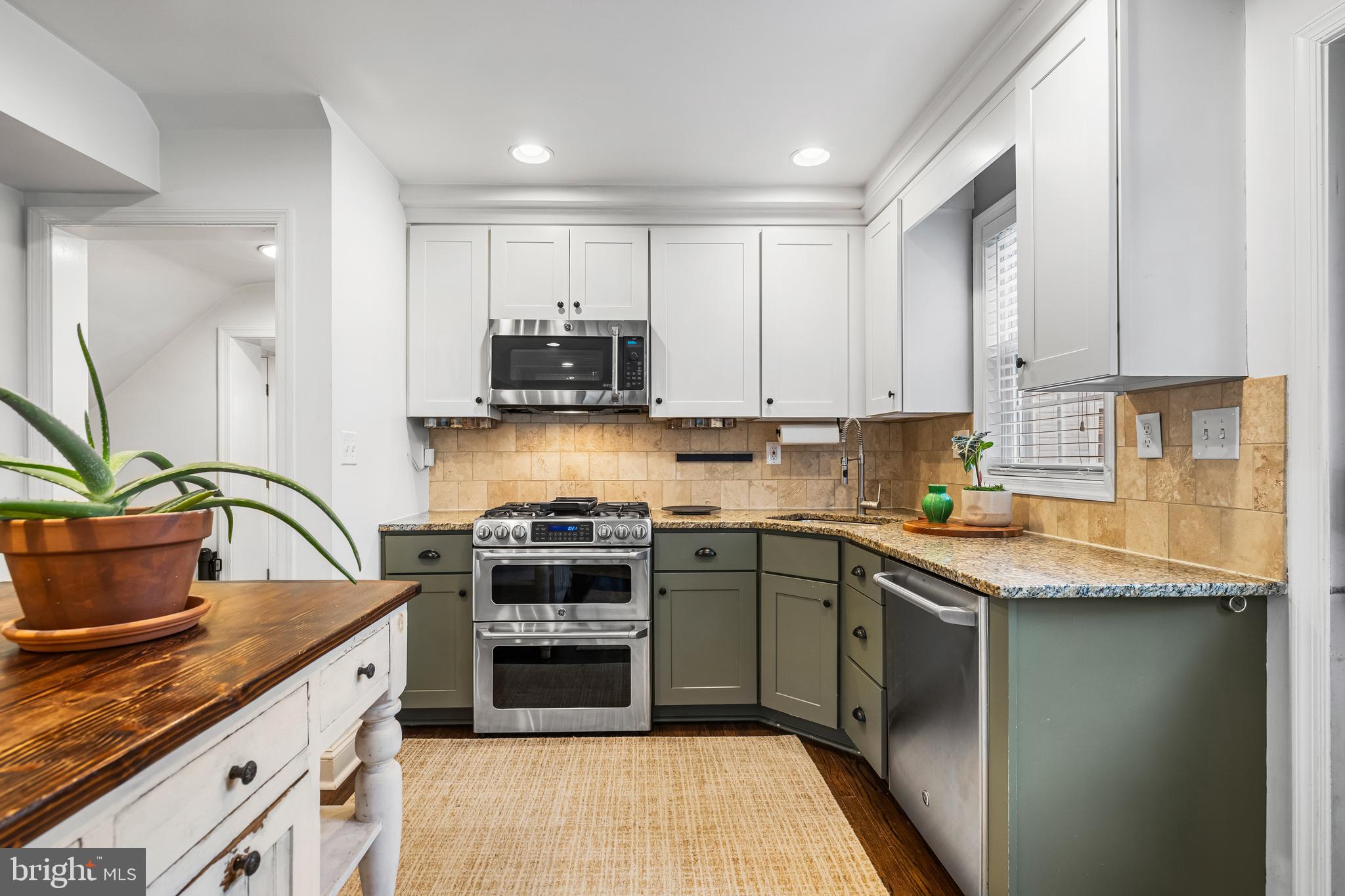 627 Piccadilly Road Towson, MD 21204 - Photo 11 of 45 Kitchen