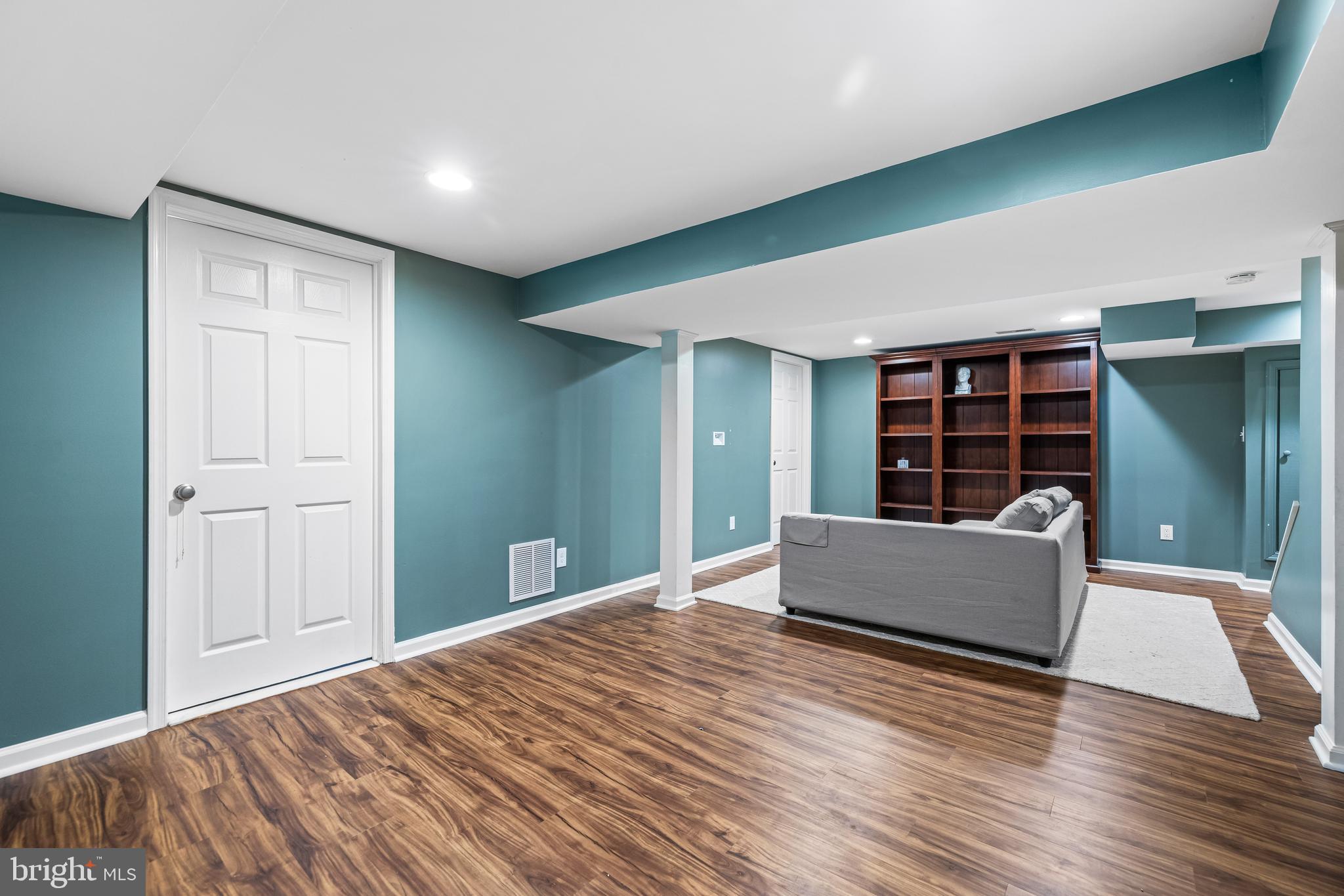 627 Piccadilly Road Towson, MD 21204 - Photo 33 of 45 Family Room