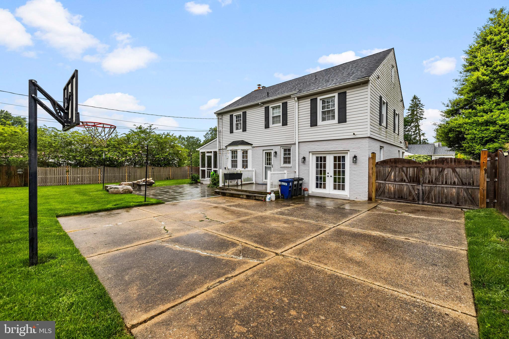 627 Piccadilly Road Towson, MD 21204 - Photo 40 of 45 Patio/Parking Pad