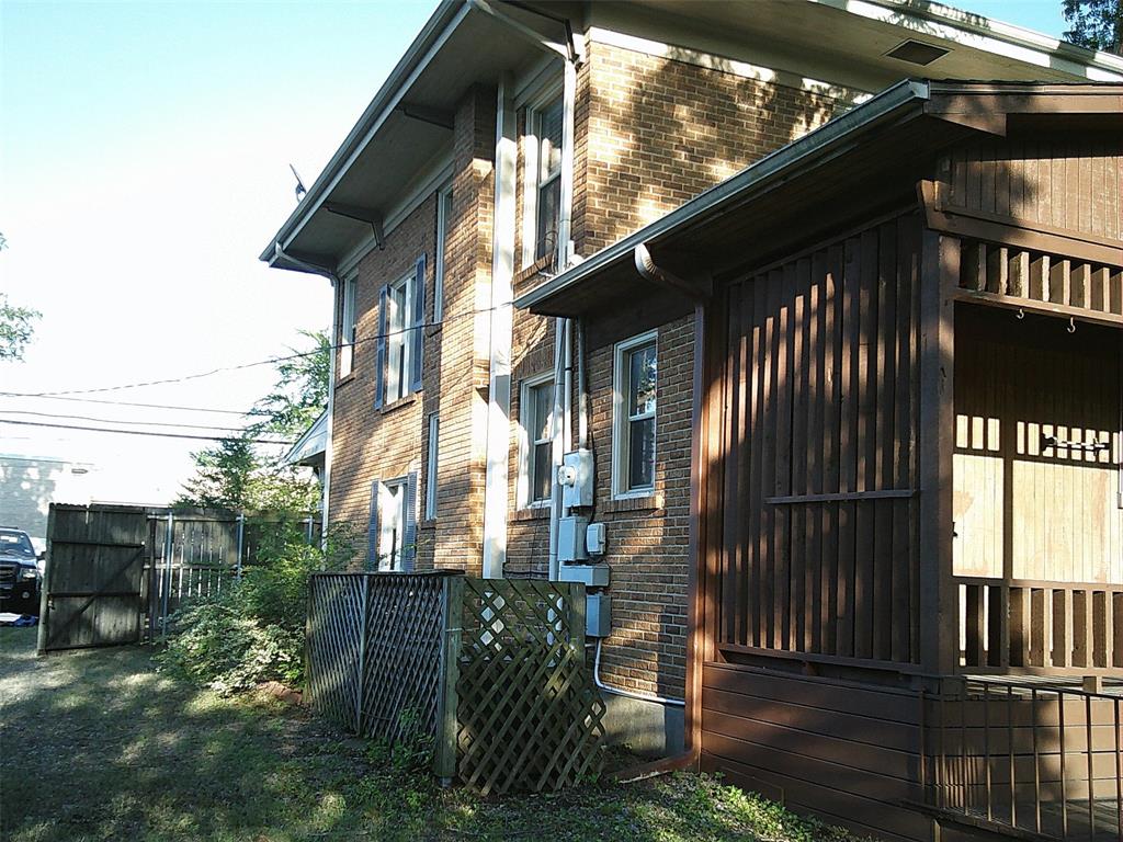 1007 North Center Street Bonham, TX 75418 - Photo 8 of 37 Right side
