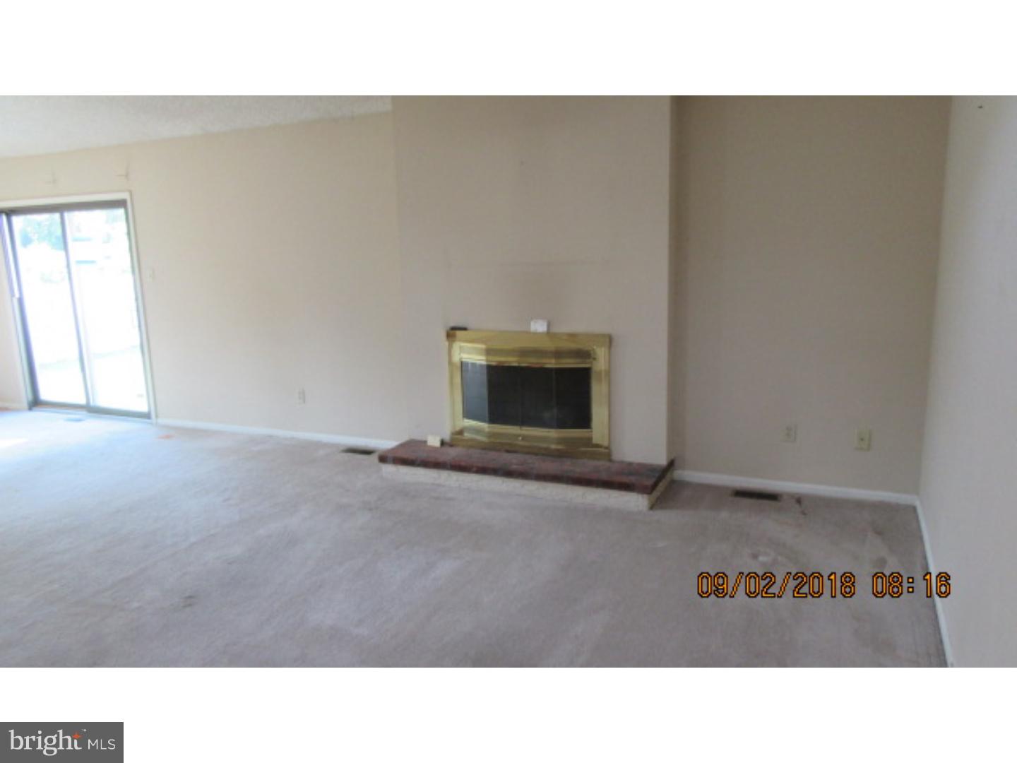 58 Wayside Road Berlin, NJ 08009 - Photo 5 of 13 Living Room