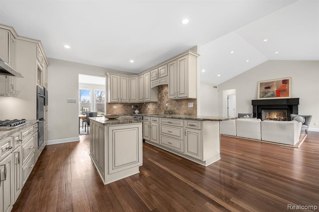 25977 Power Road Farmington, MI 48336 - Photo 7 of 35