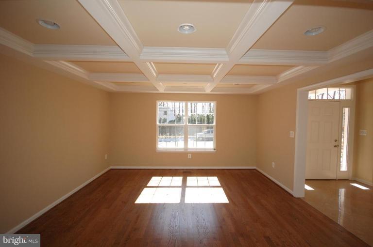 2810 Taney Road Baltimore, MD 21209 - Photo 4 of 19 Living Room