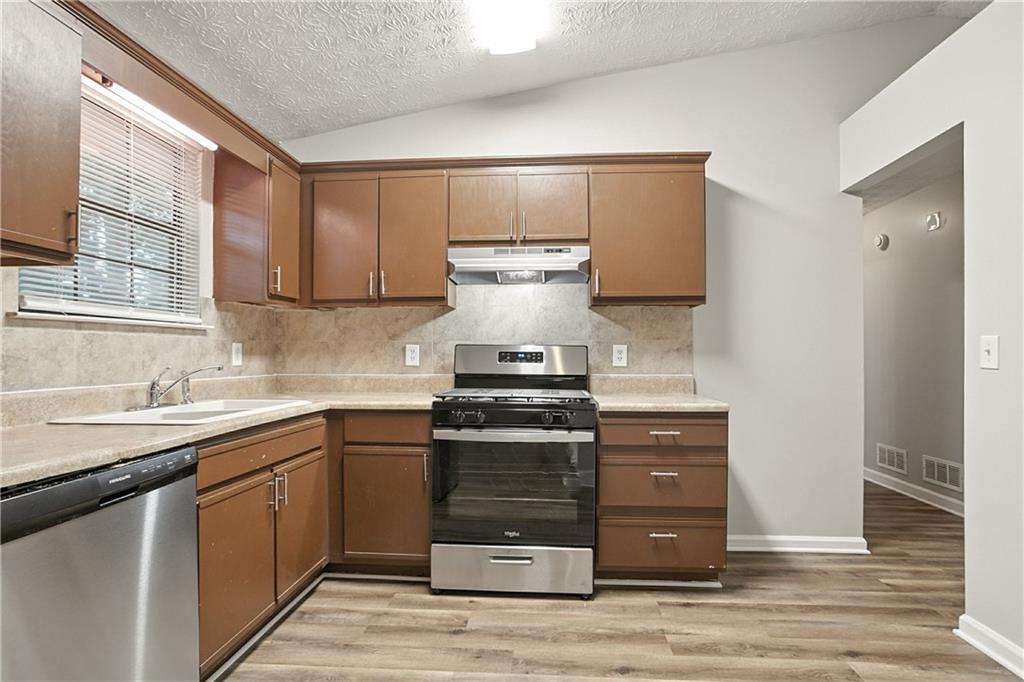 1104 To Lani Farm Road Stone Mountain, GA 30083 - Photo 11 of 40