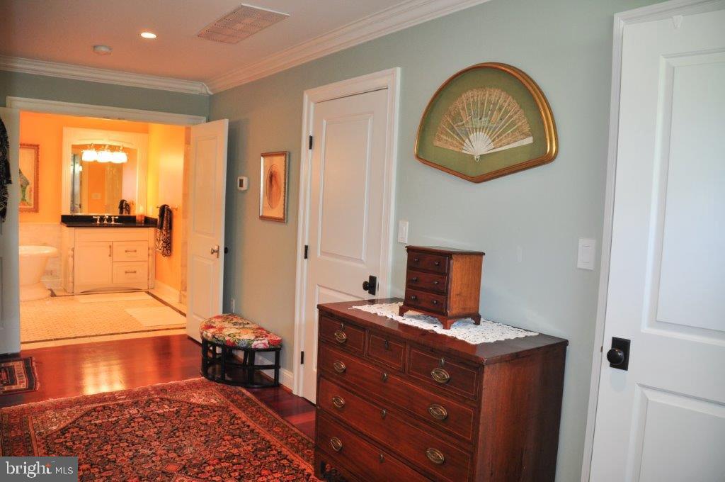 507 West Harbor Road St. Michaels, MD 21663 - Photo 11 of 25 Dressing area has 2 walk in, cedar & linen closets