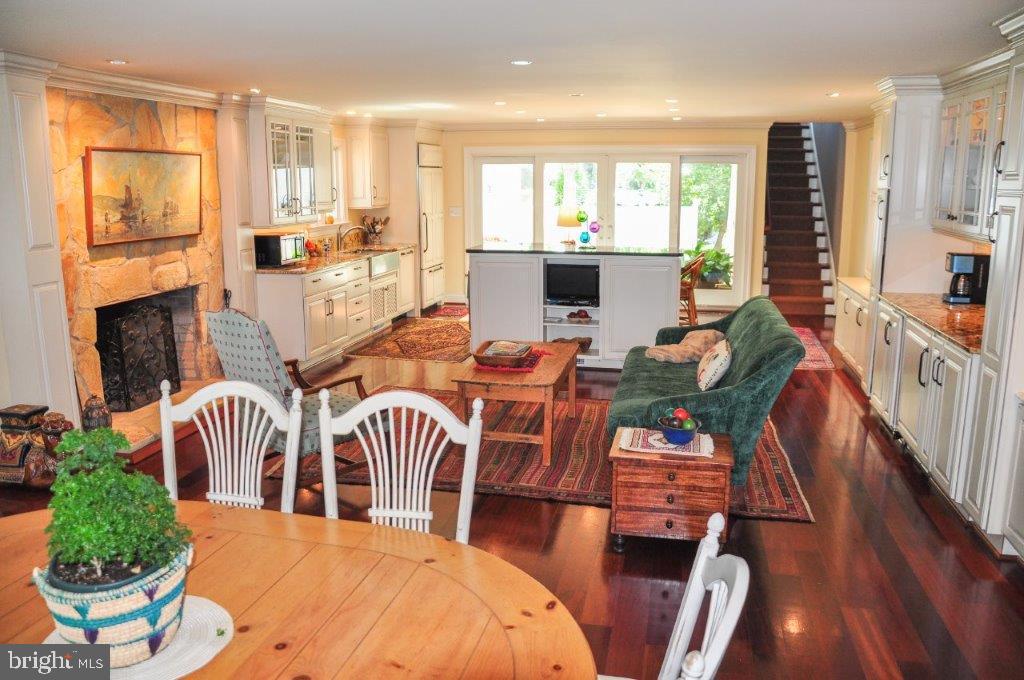 507 West Harbor Road St. Michaels, MD 21663 - Photo 5 of 25 Heart of the home kitchen with family dining