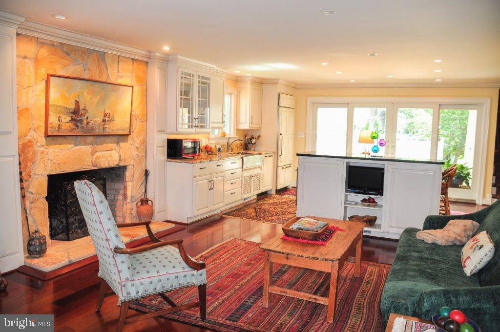 507 West Harbor Road St. Michaels, MD 21663 - Photo 6 of 25 Cozy kitchen seating area with stone fireplace