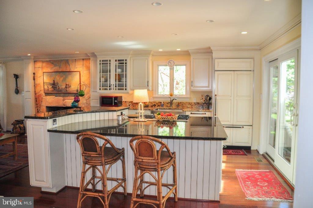 507 West Harbor Road St. Michaels, MD 21663 - Photo 7 of 25 Breakfast bar with views of covered porch