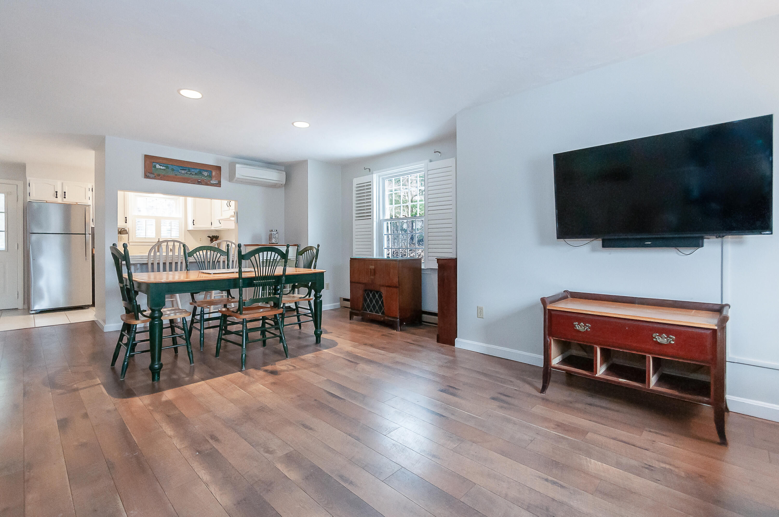 36 Atkins Road, Unit E6 East Sandwich, MA 02537 - Photo 7 of 30 a living room with furniture and a flat screen tv