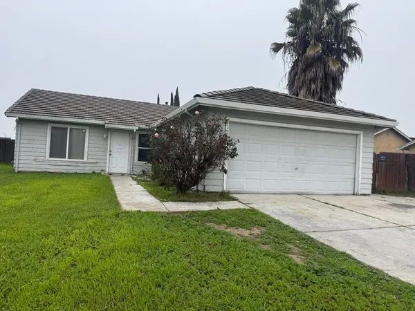 a front view of house with yard