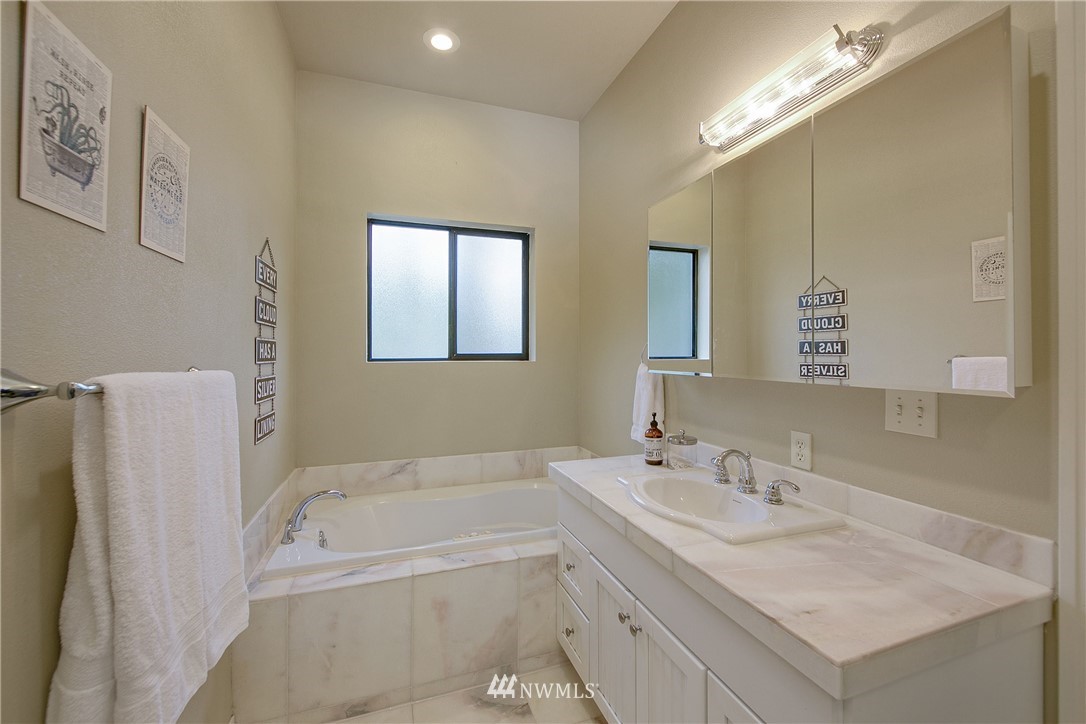 20709 Northeast 79th Street Redmond, WA 98053 - Photo 10 of 25 Gallery Image 10