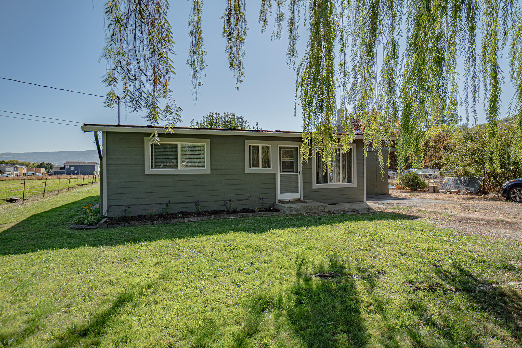 912 South Stage Road, Unit B Medford, OR 97501 - Photo 1 of 15 1 Front