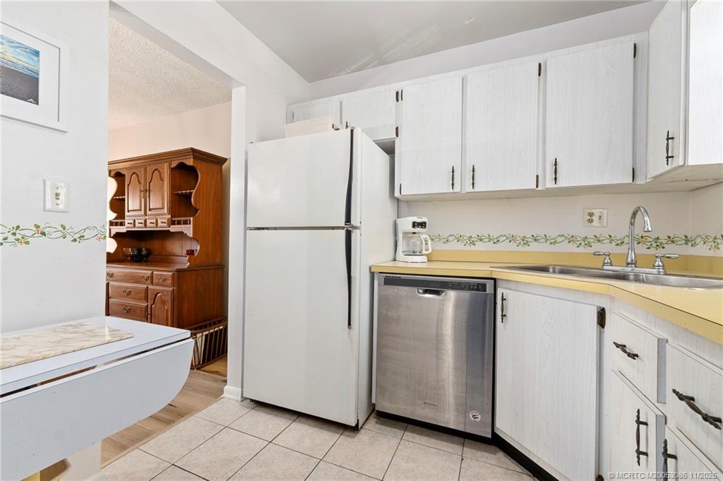 1951 Southwest Palm City Road, Unit 26F Stuart, FL 34994 - Photo 4 of 20 a white refrigerator freezer sitting in a kitchen
