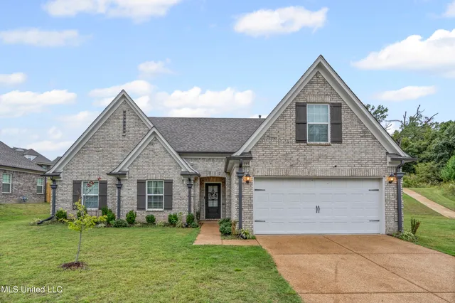 $355,000 | 155 Magnolia Hts Drive, Hernando, MS 38632