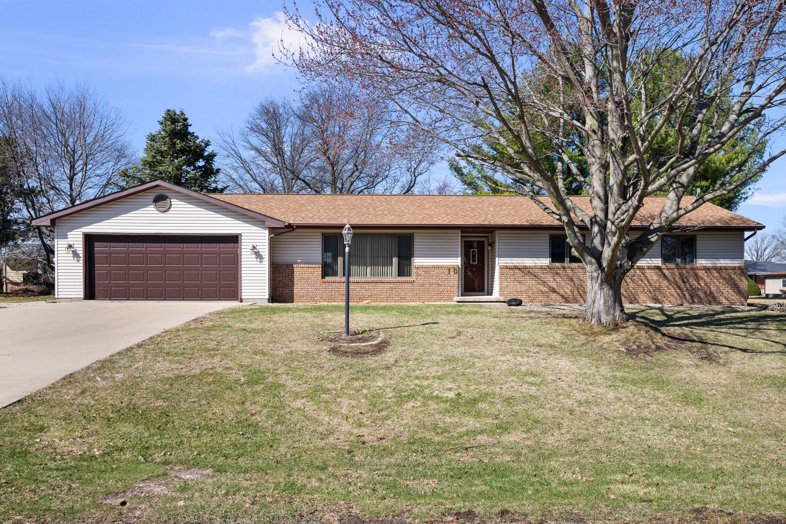 10 Pine Tree Court Kewanee, IL 61443 - Photo 1 of 39 a front view of a house with a yard and garage