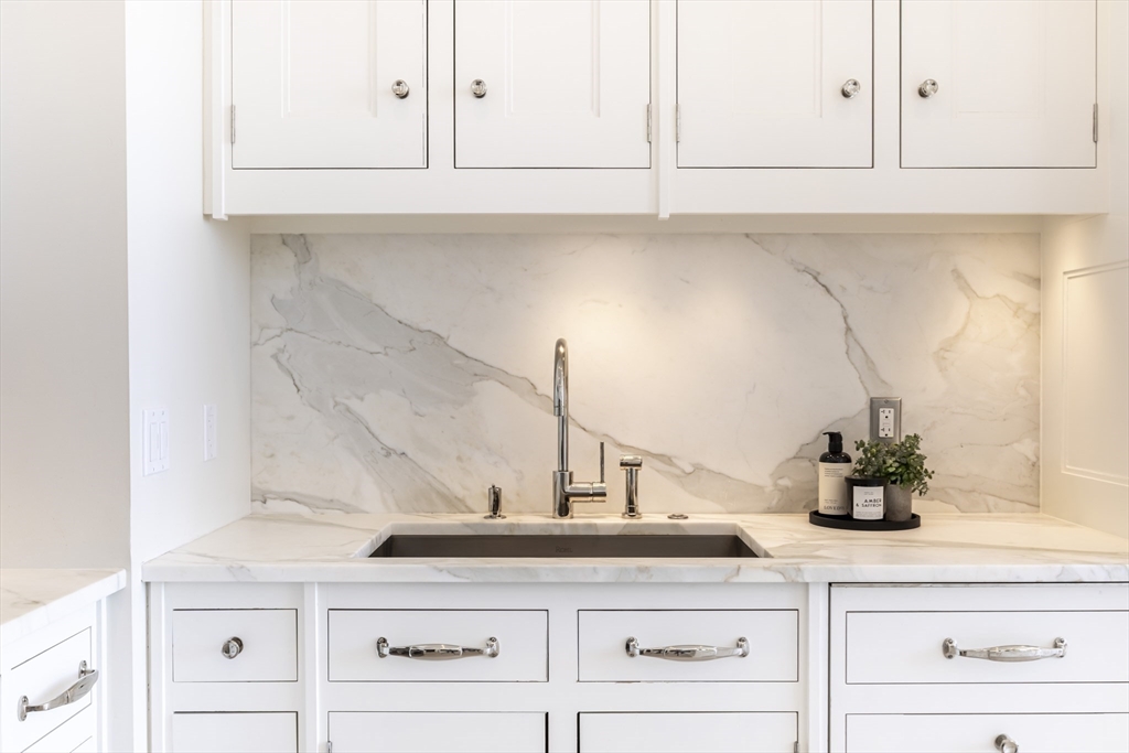 1 Franklin Street, Unit PH1B Boston, MA 02110 - Photo 17 of 42