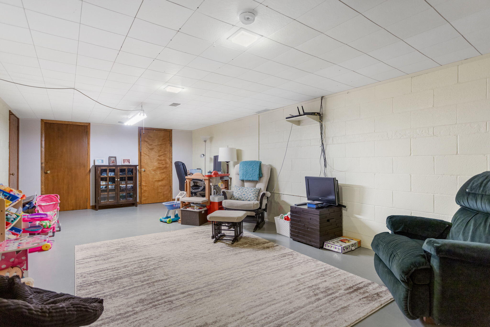 18304 North Fruitport Road Spring Lake, MI 49456 - Photo 26 of 31 Family Room