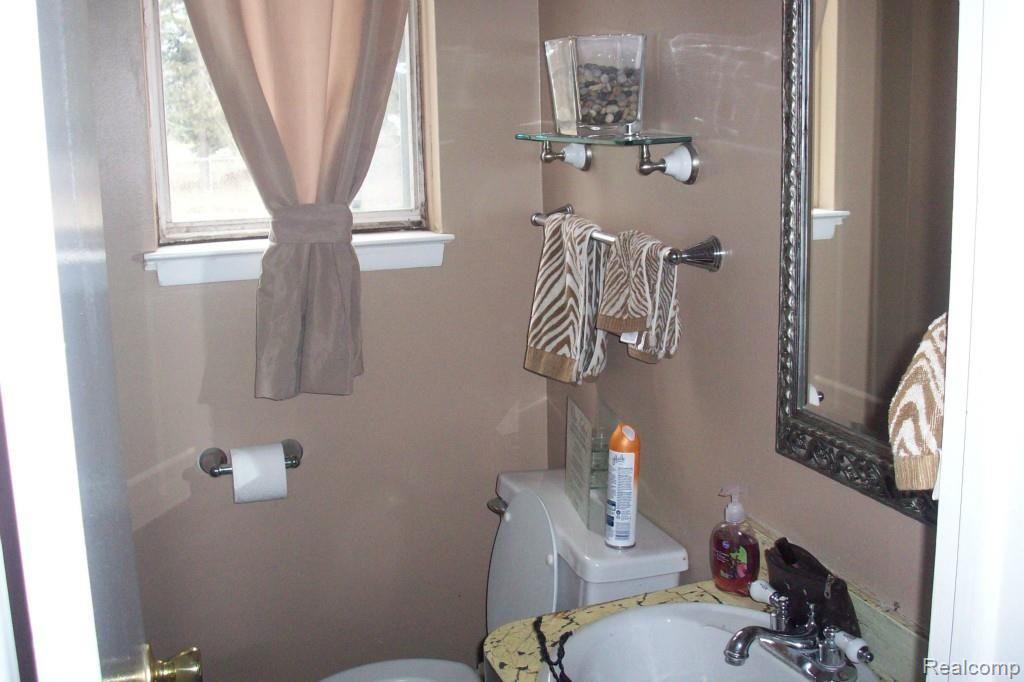 44525 Merrill Road Sterling Heights, MI 48314 - Photo 9 of 9 014.jpg