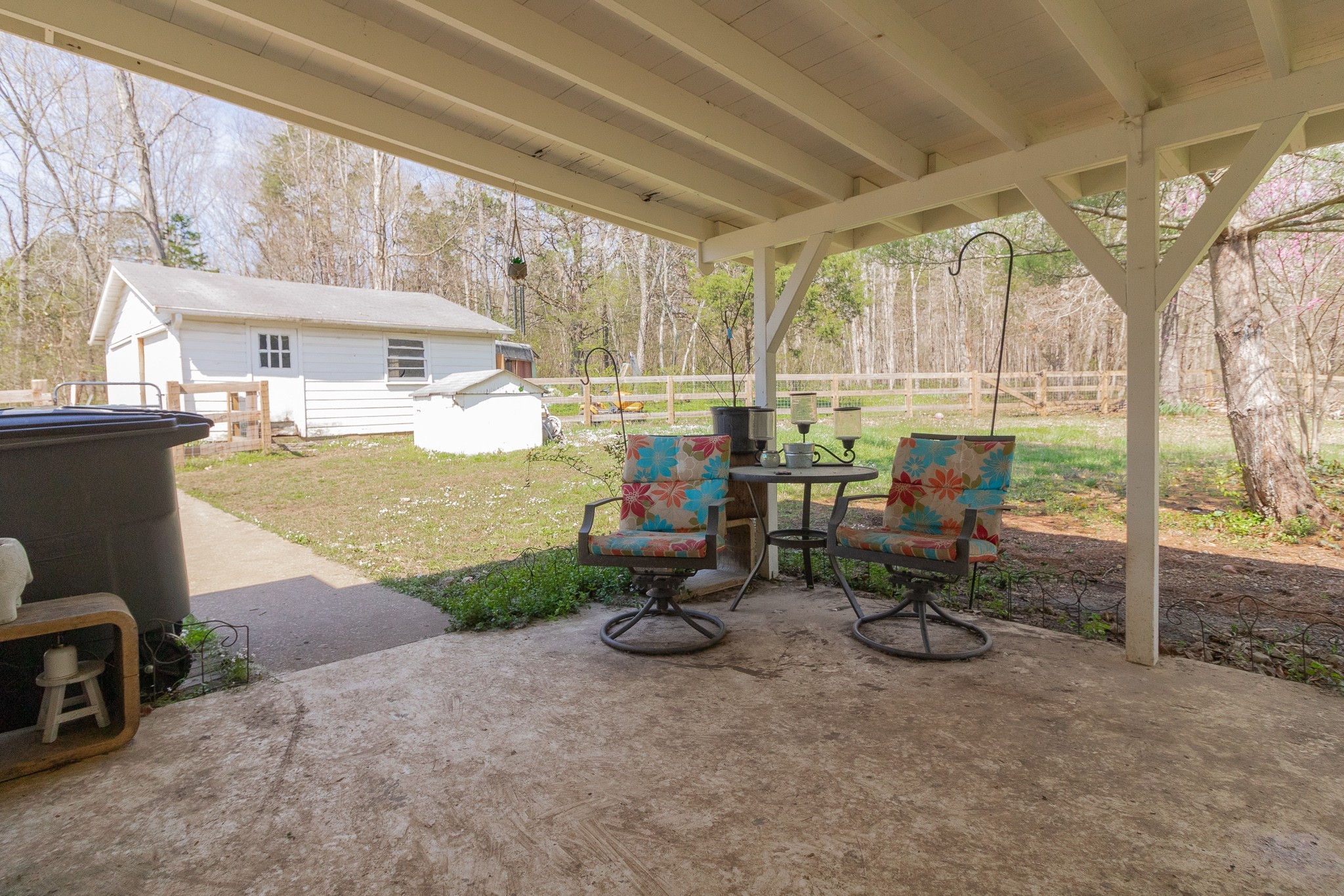 555 Lindsley Road Lebanon, TN 37090 - Photo 27 of 31 a view of a patio with table and chairs potted plants with wooden floor and fence
