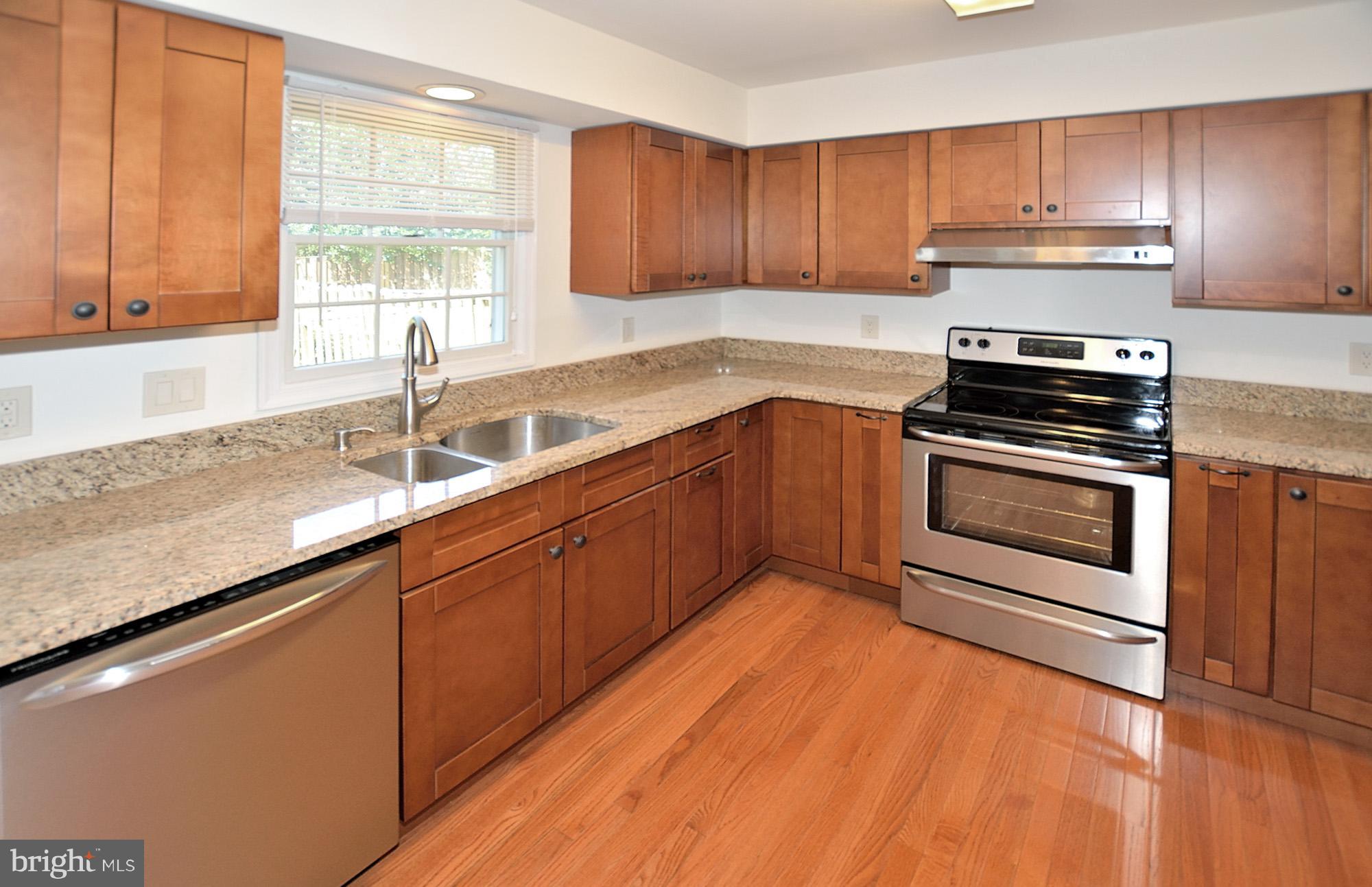 13928 Riding Loop Drive North Potomac, MD 20878 - Photo 3 of 29 Kitchen