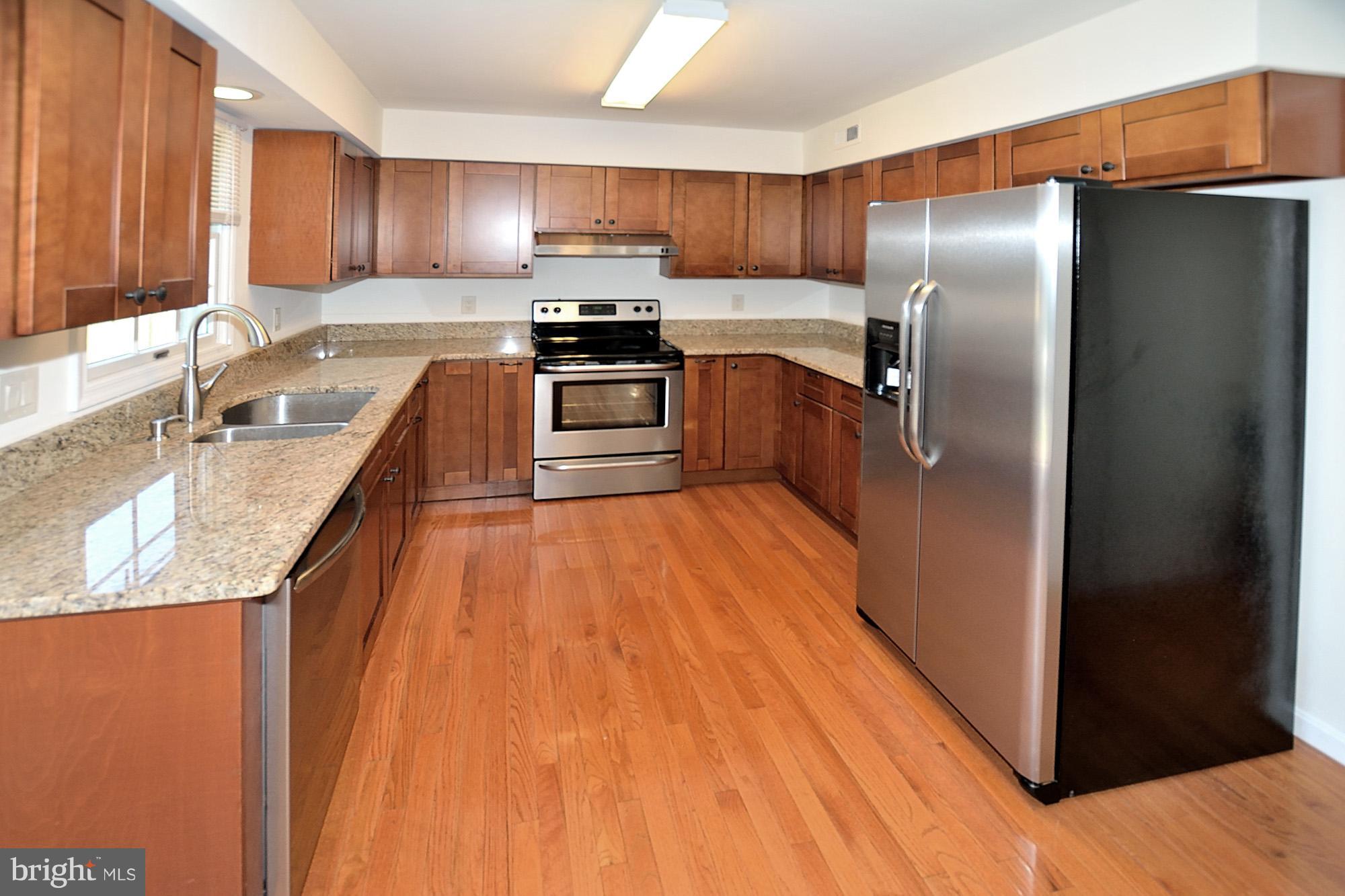 13928 Riding Loop Drive North Potomac, MD 20878 - Photo 5 of 29 Living Room