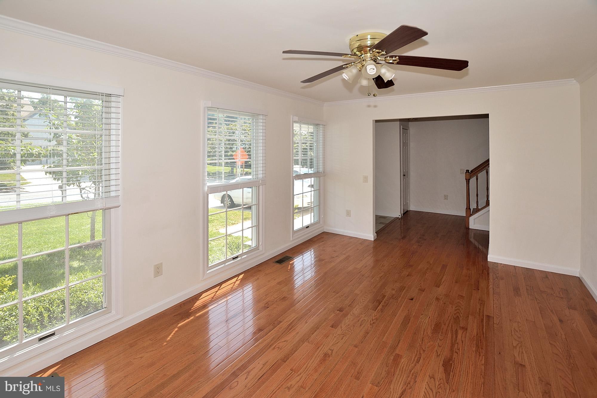 13928 Riding Loop Drive North Potomac, MD 20878 - Photo 9 of 29 Living Room