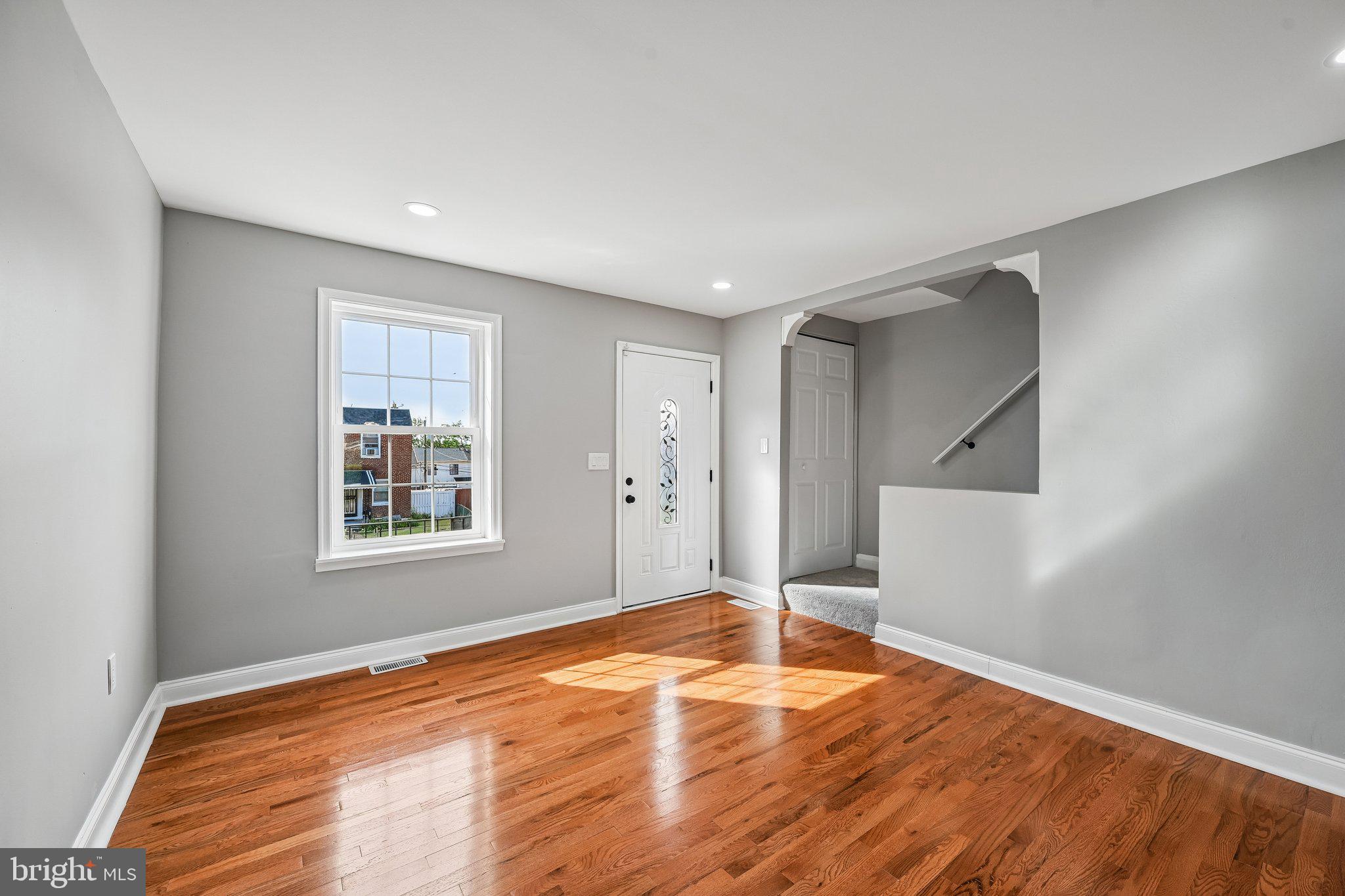 628 Roundview Road Baltimore, MD 21225 - Photo 6 of 43