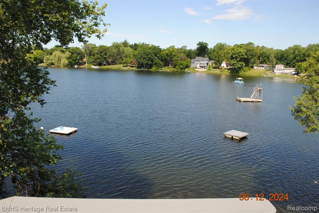 1620 Clark Lake Road Brighton, MI 48114 - Photo 5 of 23