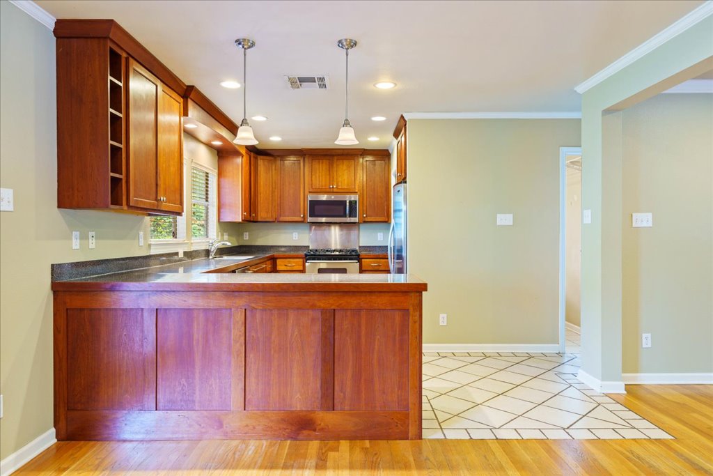 1205 Ruth Avenue Austin, TX 78757 - Photo 9 of 30