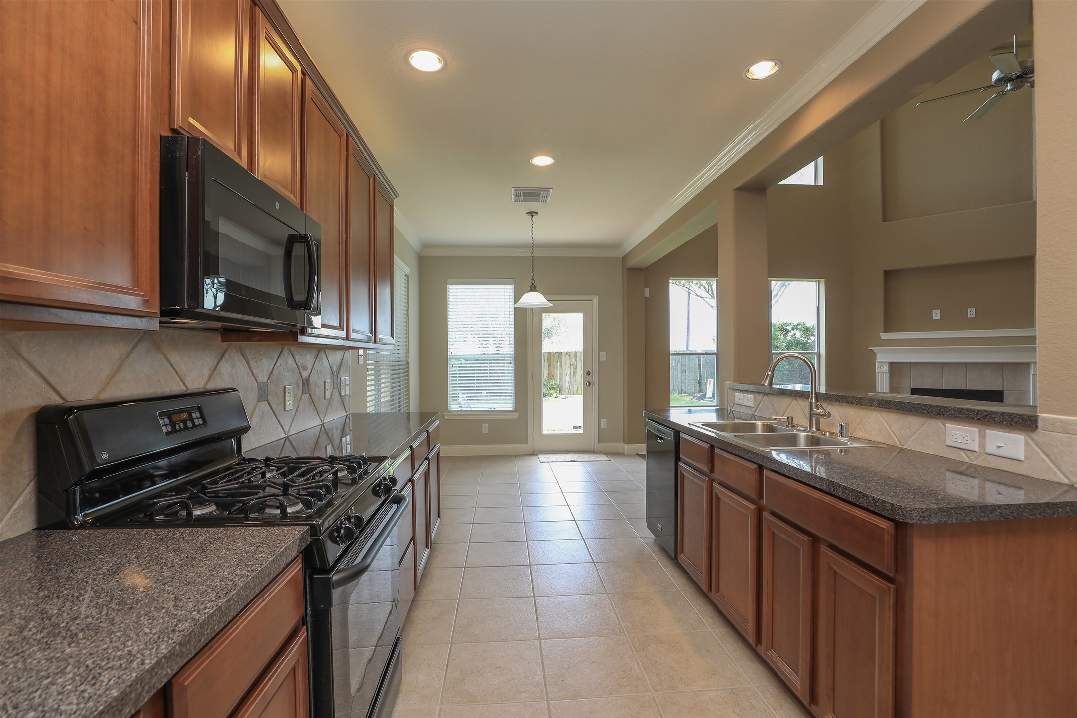 9603 Red Rugosa Drive Houston, TX 77095 - Photo 11 of 43 Kitchen
