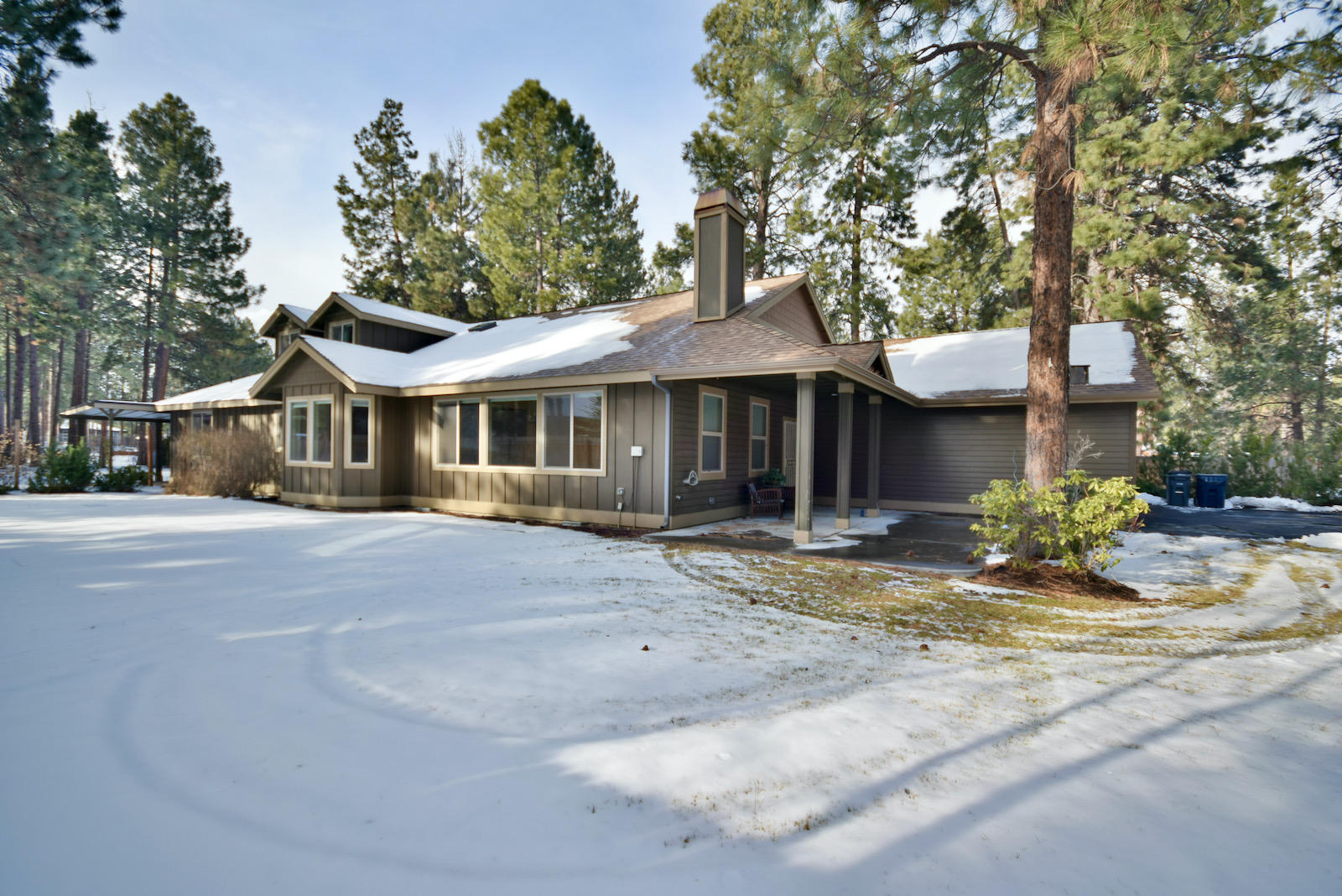 59985 Navajo Road Bend, OR 97702 - Photo 3 of 43 DSC_0053