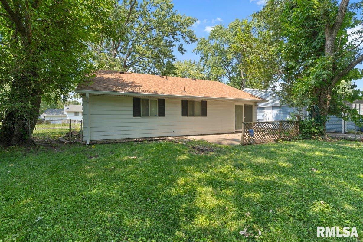 2824 Cardigan Drive Springfield, IL 62702 - Photo 17 of 20