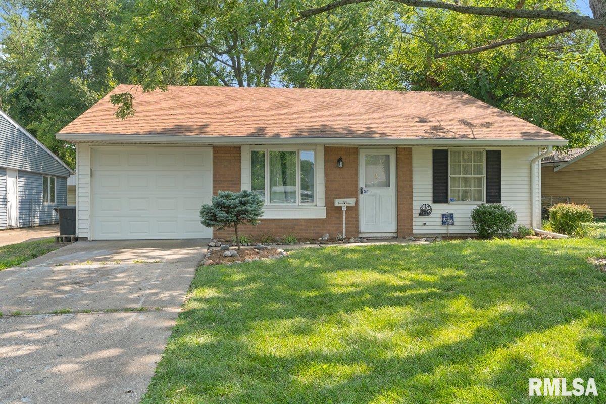 2824 Cardigan Drive Springfield, IL 62702 - Photo 2 of 20