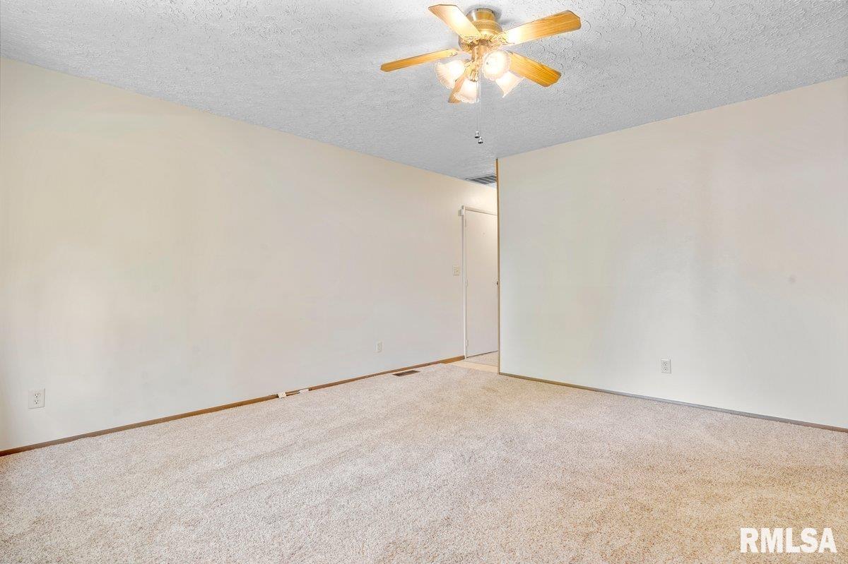 2824 Cardigan Drive Springfield, IL 62702 - Photo 3 of 20