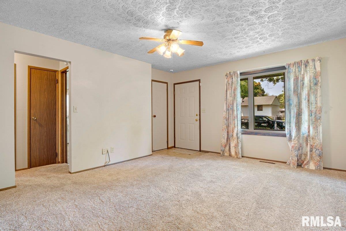 2824 Cardigan Drive Springfield, IL 62702 - Photo 5 of 20