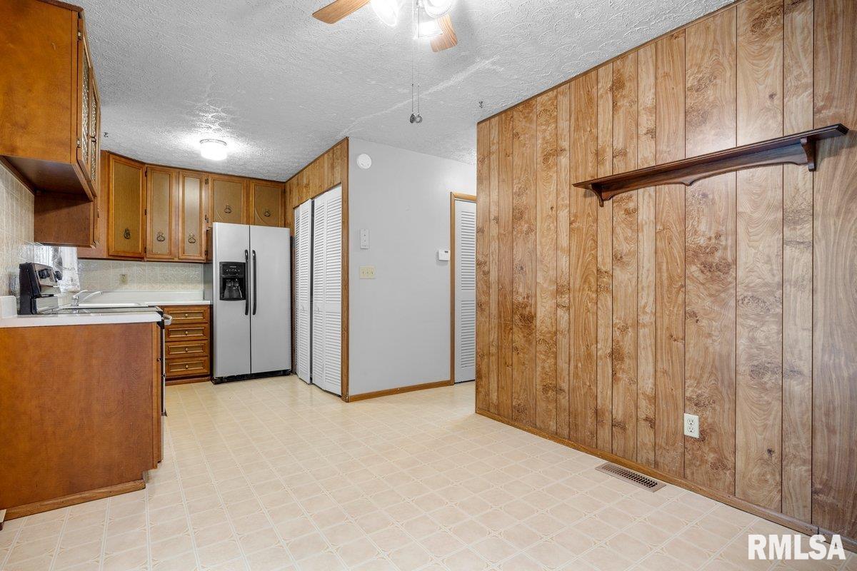 2824 Cardigan Drive Springfield, IL 62702 - Photo 7 of 20