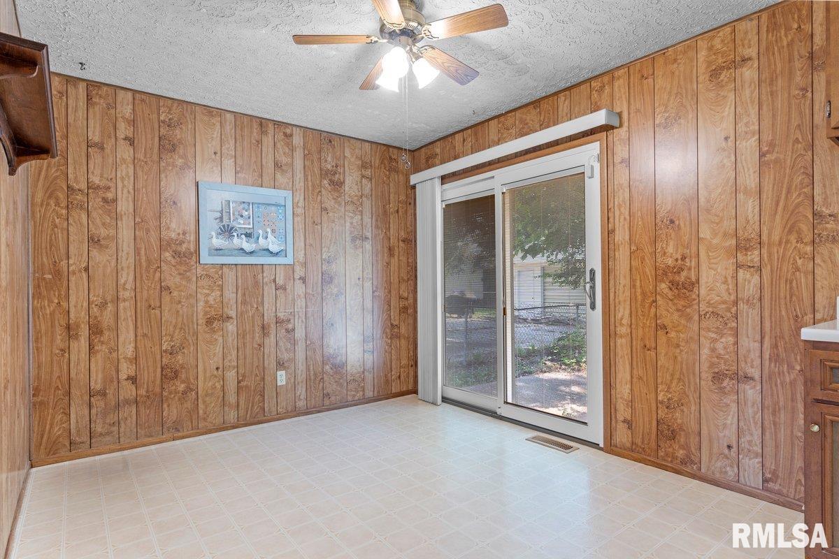 2824 Cardigan Drive Springfield, IL 62702 - Photo 10 of 20