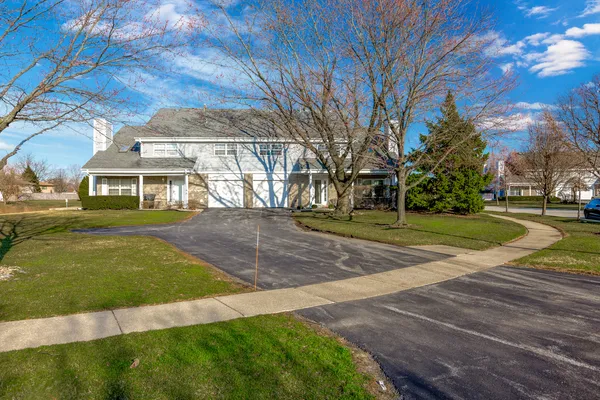 $324,400 | 7114 Olde Gatehouse Road, Tinley Park, IL 60477