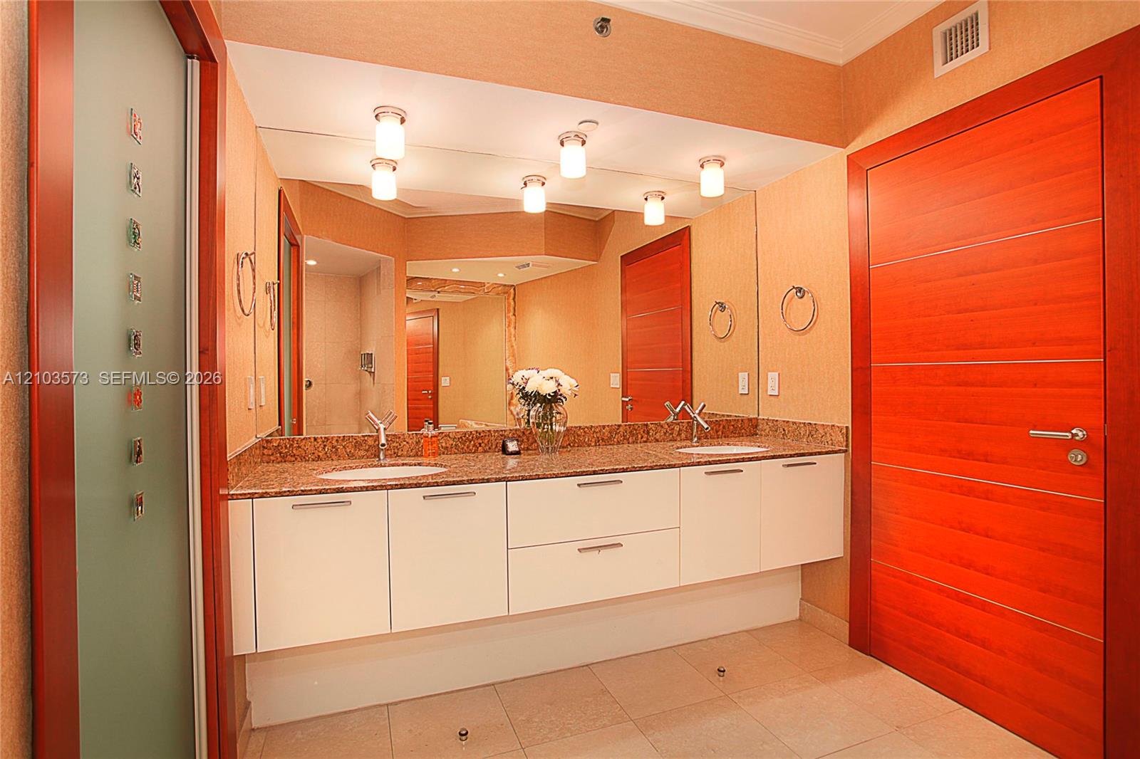 400 Alton Road, Unit 811 Miami Beach, FL 33139 - Photo 15 of 35 Gallery Image 15